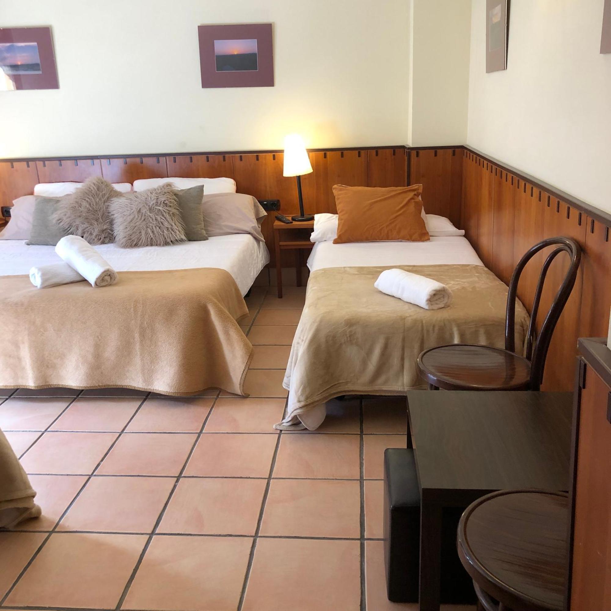 Hostal Tastavins Peñarroya de Tastavins Buitenkant foto