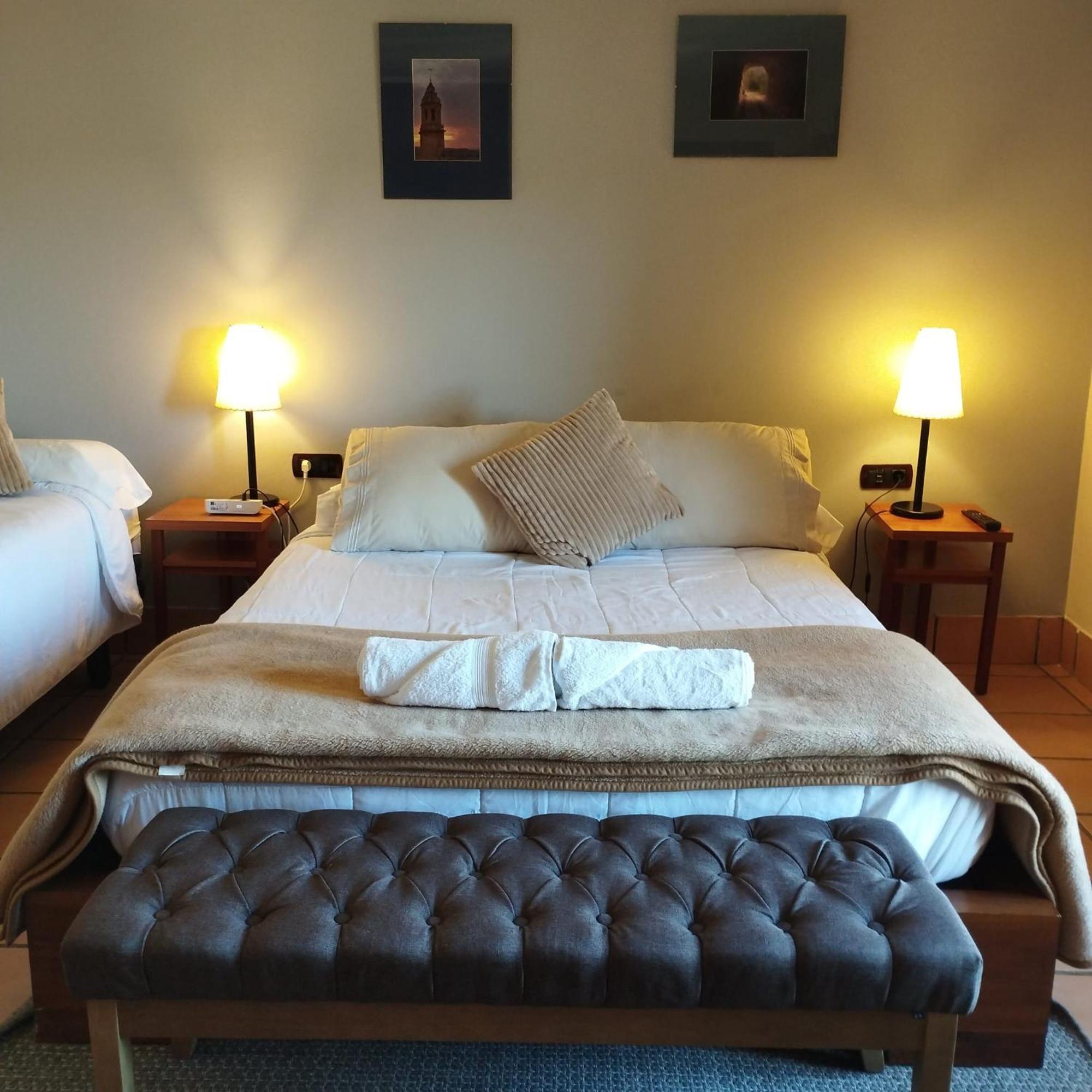 Hostal Tastavins Peñarroya de Tastavins Buitenkant foto