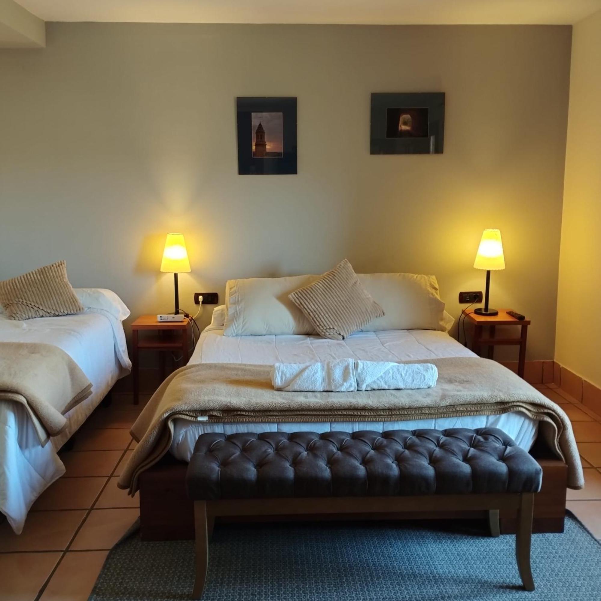 Hostal Tastavins Peñarroya de Tastavins Buitenkant foto