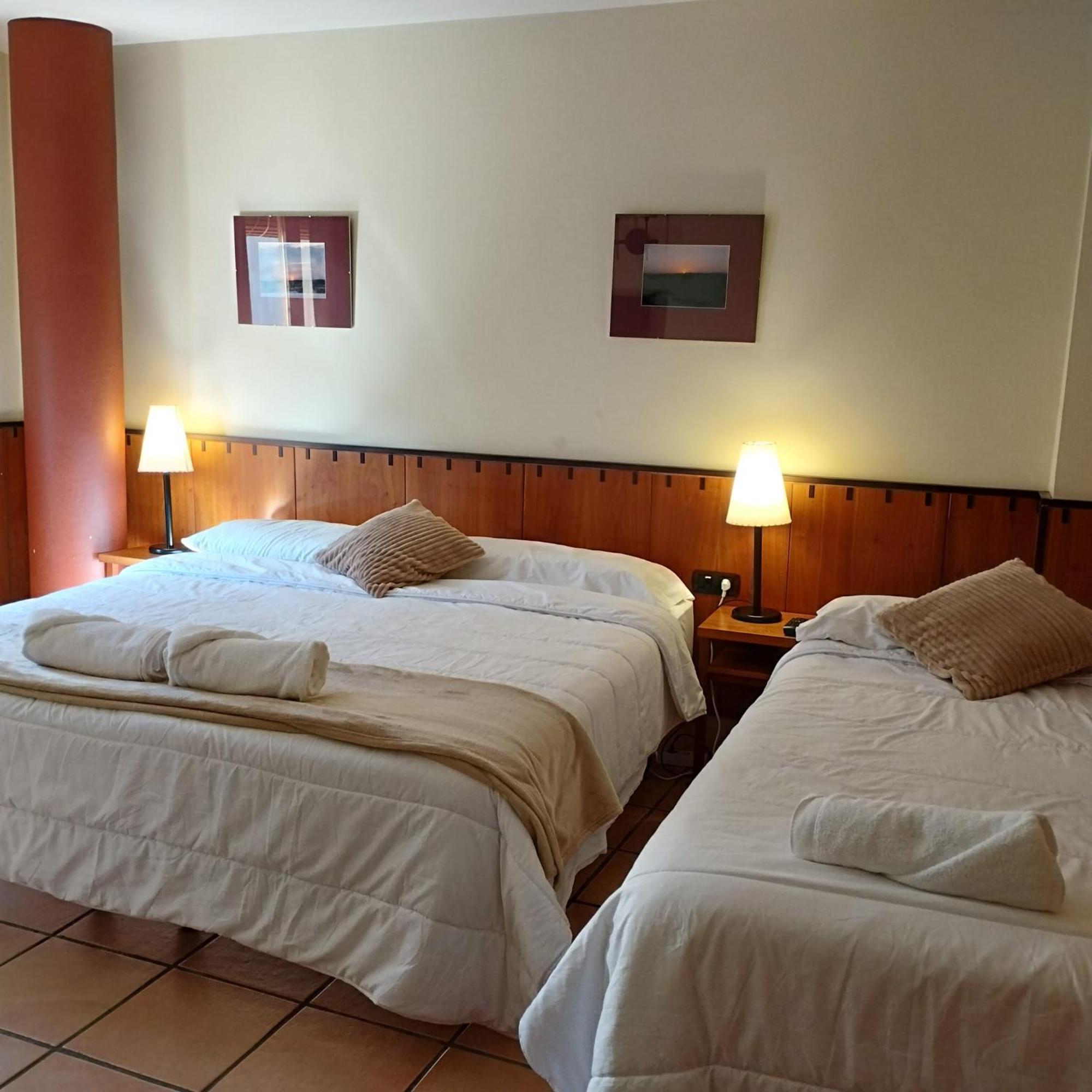 Hostal Tastavins Peñarroya de Tastavins Buitenkant foto