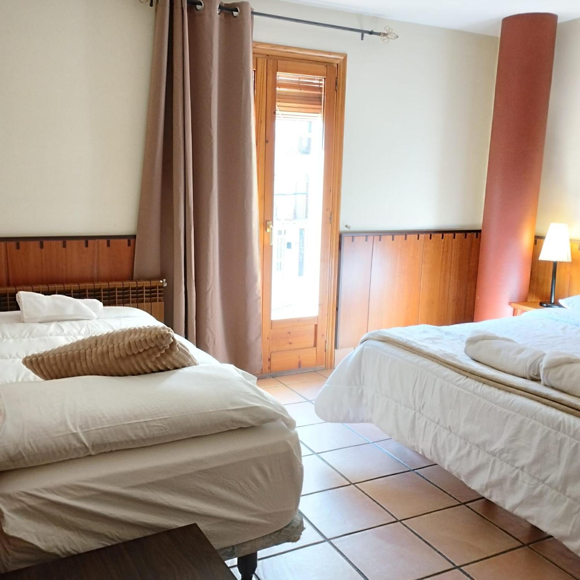 Hostal Tastavins Peñarroya de Tastavins Buitenkant foto