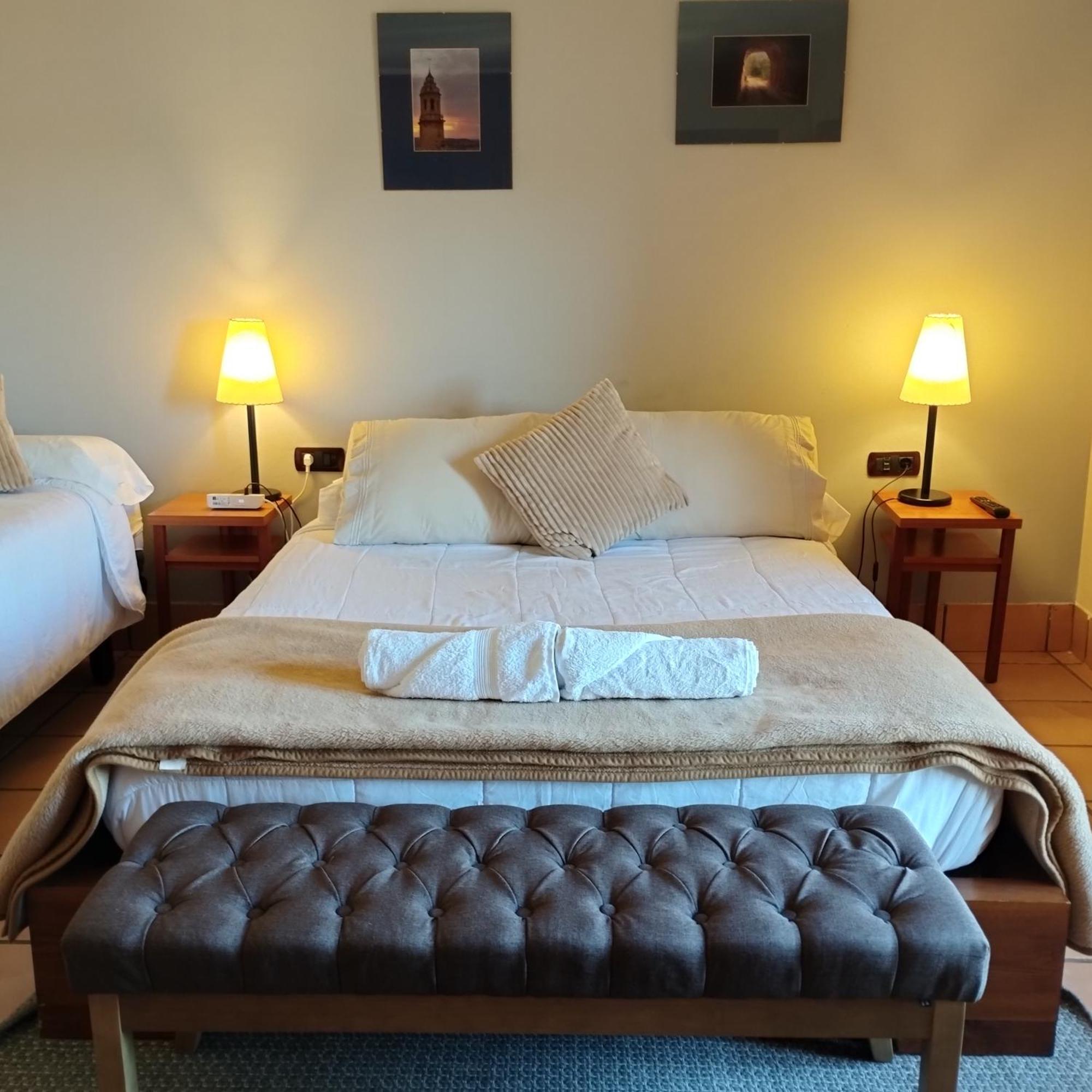 Hostal Tastavins Peñarroya de Tastavins Buitenkant foto