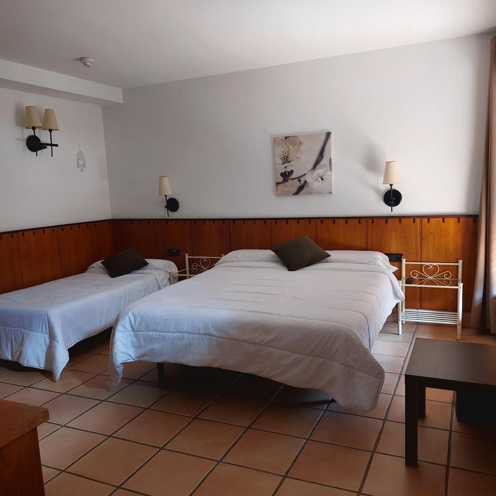 Hostal Tastavins Peñarroya de Tastavins Buitenkant foto