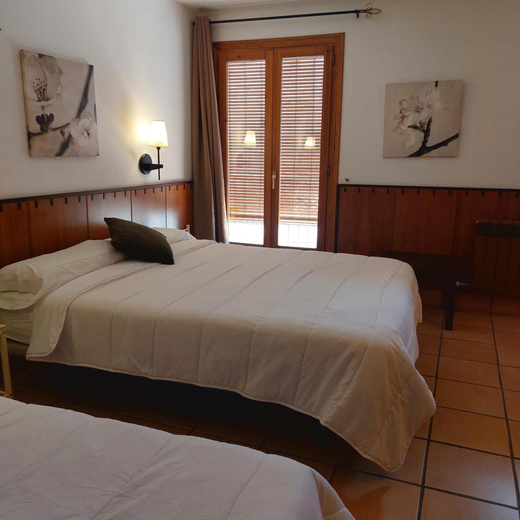 Hostal Tastavins Peñarroya de Tastavins Buitenkant foto