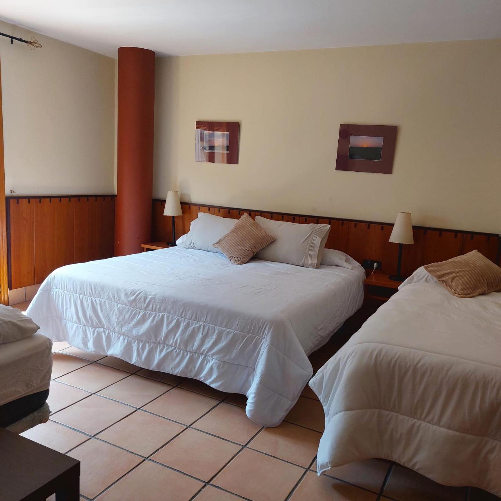 Hostal Tastavins Peñarroya de Tastavins Buitenkant foto