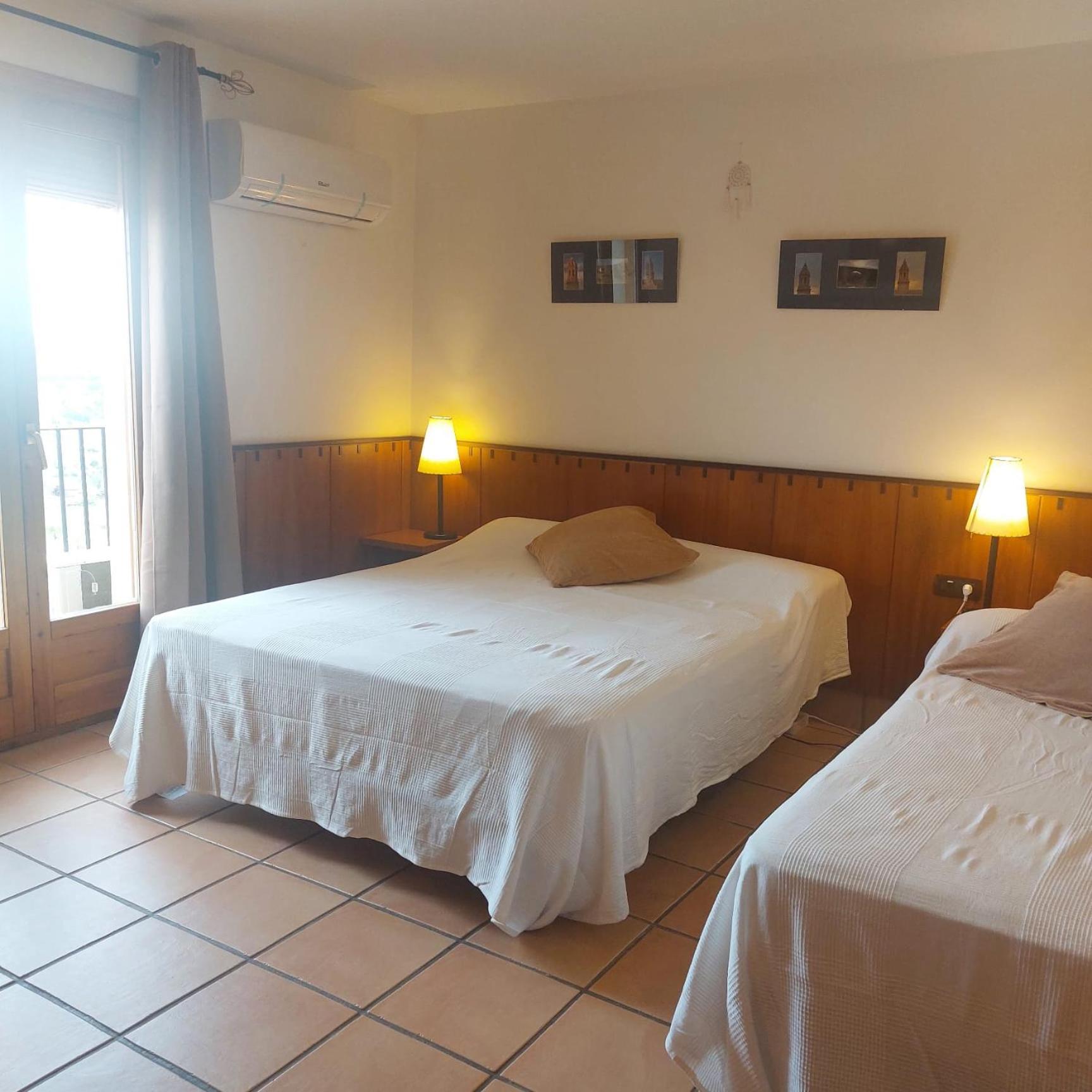 Hostal Tastavins Peñarroya de Tastavins Buitenkant foto