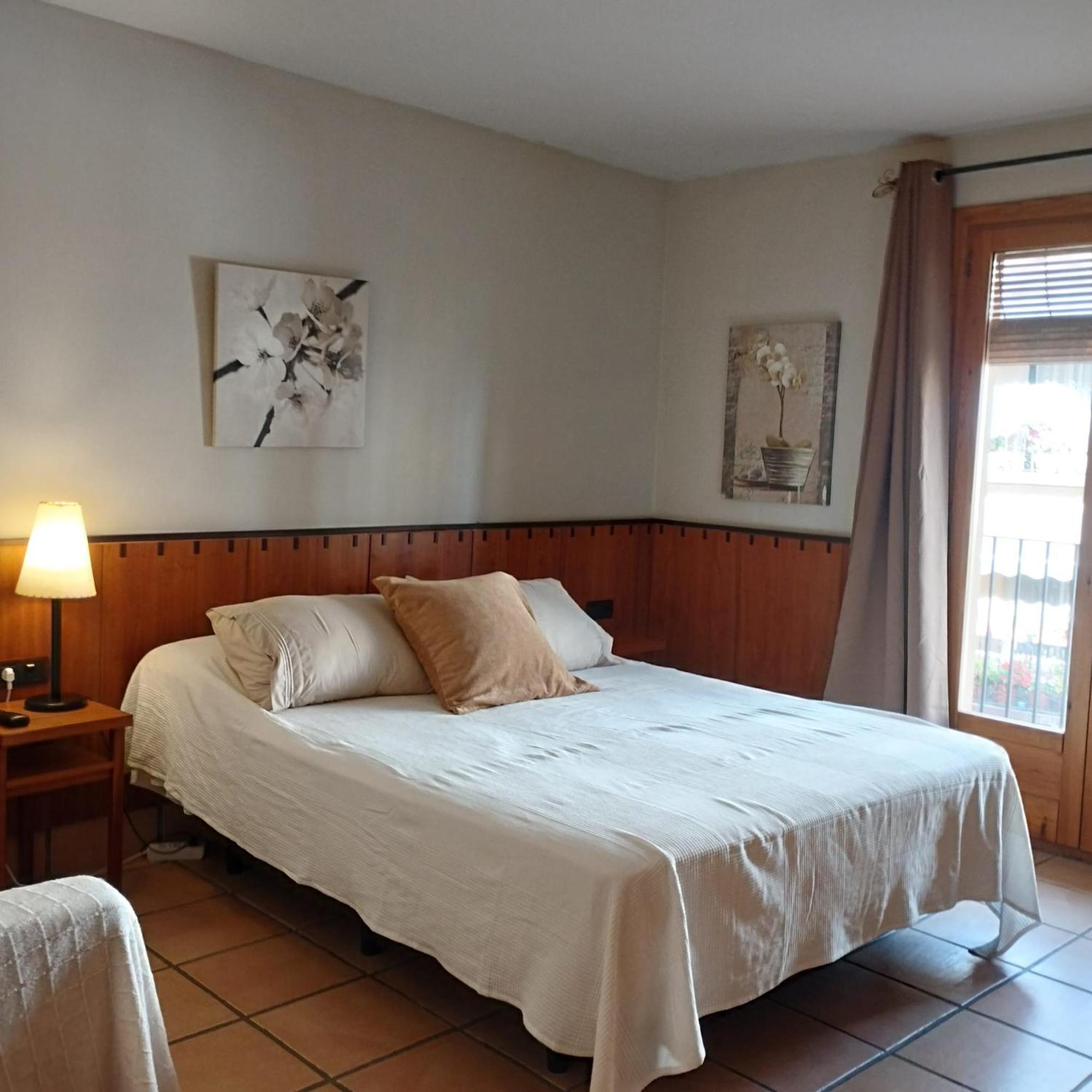 Hostal Tastavins Peñarroya de Tastavins Buitenkant foto