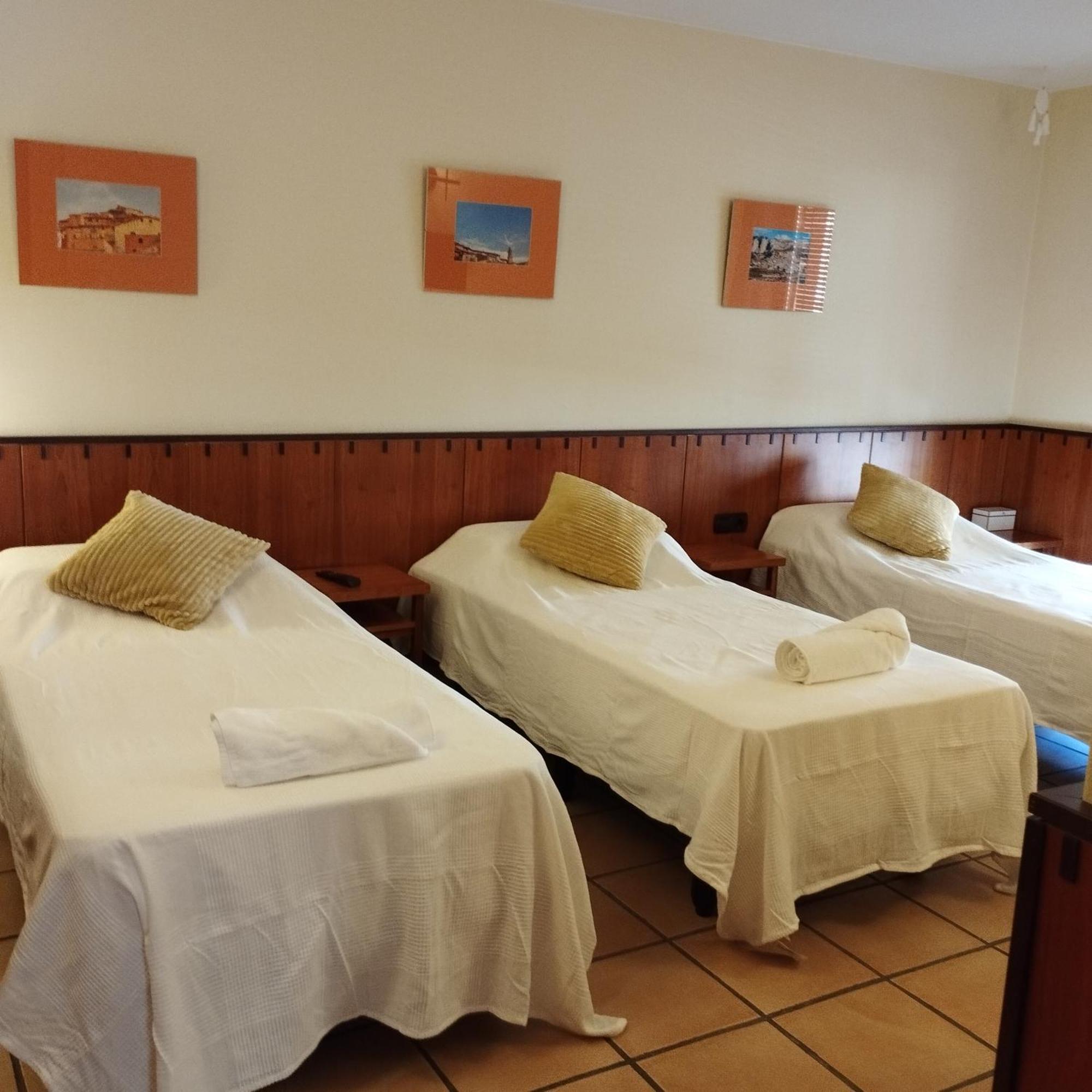 Hostal Tastavins Peñarroya de Tastavins Buitenkant foto